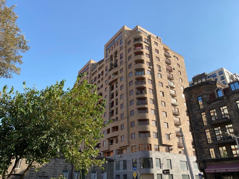 Modern Apartment For Rent In Buzand Street Bu944 يريفان المظهر الخارجي الصورة