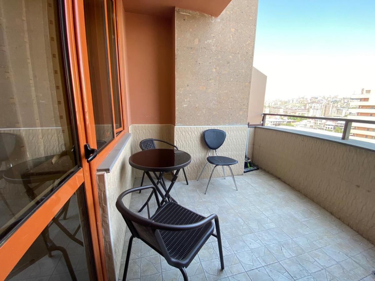 Modern Apartment For Rent In Buzand Street Bu944 يريفان المظهر الخارجي الصورة